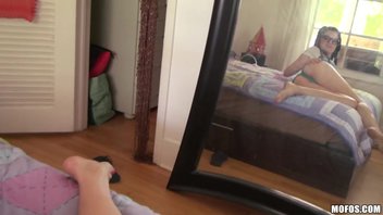 Девушкам наполнили пезды спермой после горячего секса на кровати онлайн
